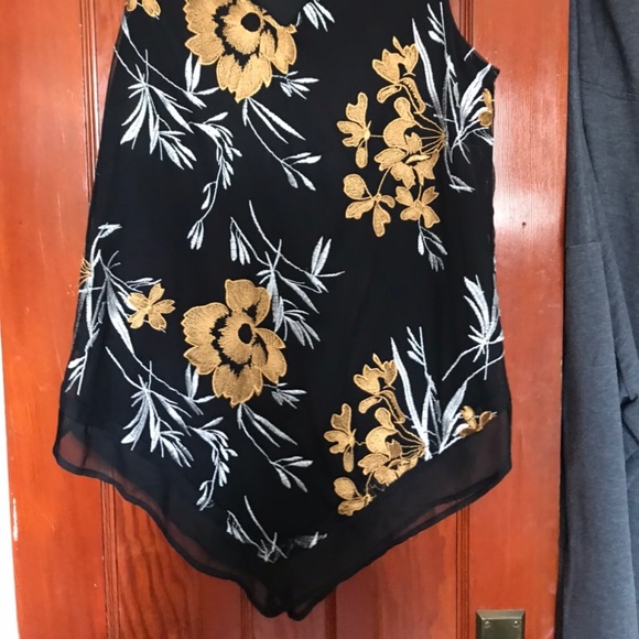 SOLD FREE ADD ON Beautiful tunic shirt! - Picture 2 of 5